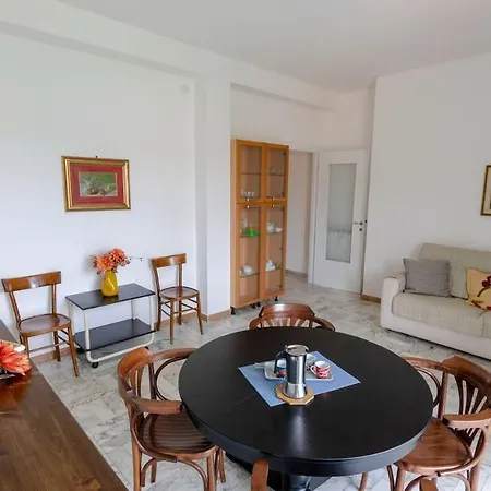Hintown Family Holiday Flat Lavagna